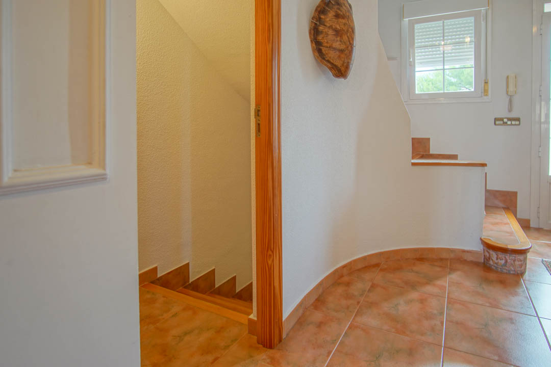 Auténtica villa de cinco dormitorios en Calpe con piscina y vistas al mar