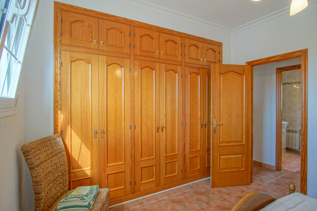 Auténtica villa de cinco dormitorios en Calpe con piscina y vistas al mar