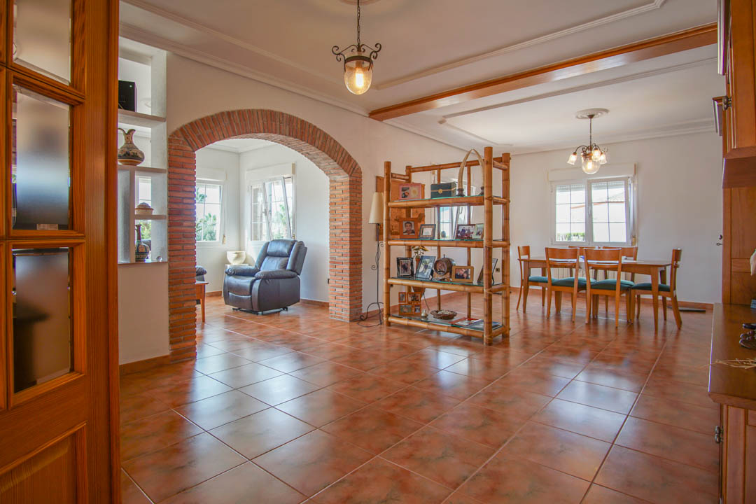 Auténtica villa de cinco dormitorios en Calpe con piscina y vistas al mar