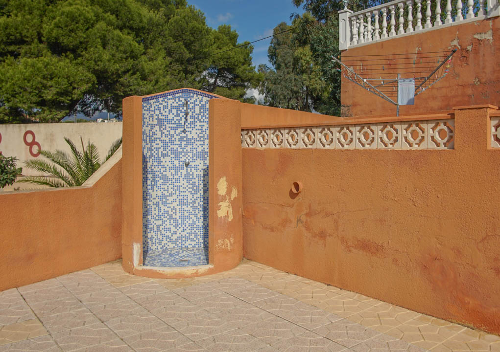 Auténtica villa de cinco dormitorios en Calpe con piscina y vistas al mar