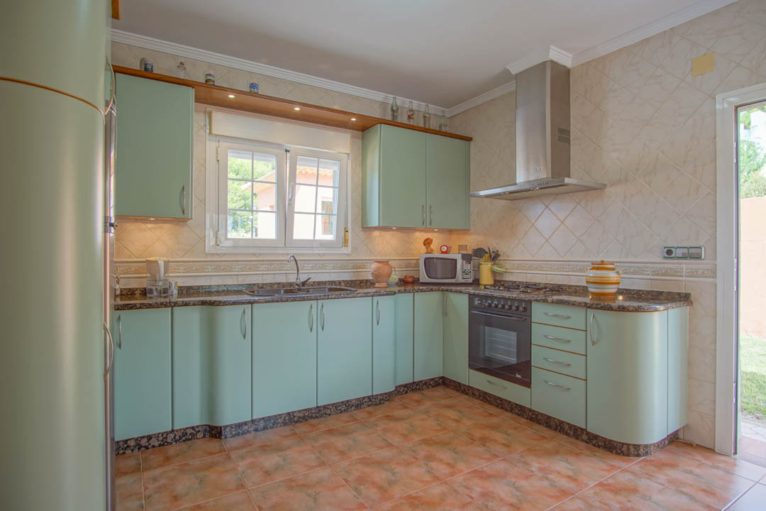 Auténtica villa de cinco dormitorios en Calpe con piscina y vistas al mar