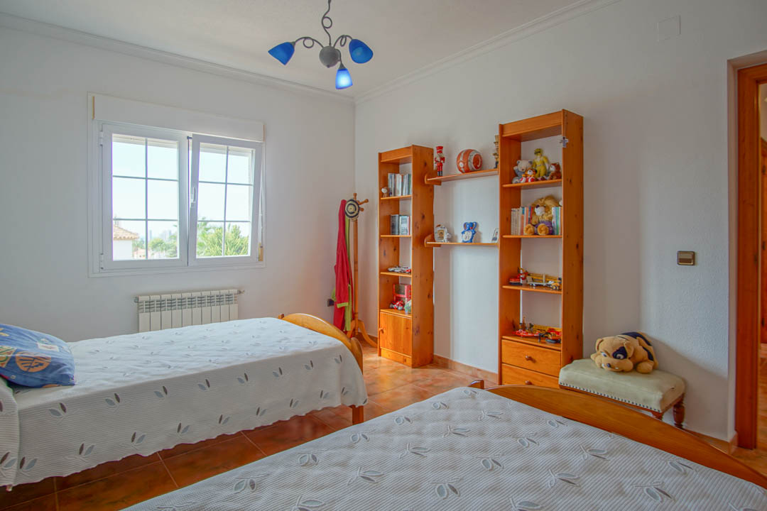 Auténtica villa de cinco dormitorios en Calpe con piscina y vistas al mar