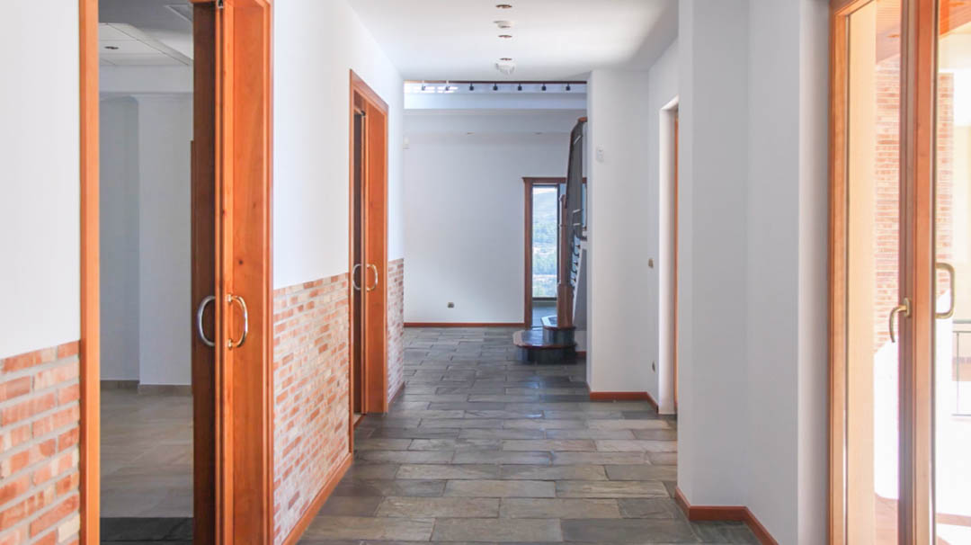 Espectacular finca con villa y casa de invitados en Penáguila