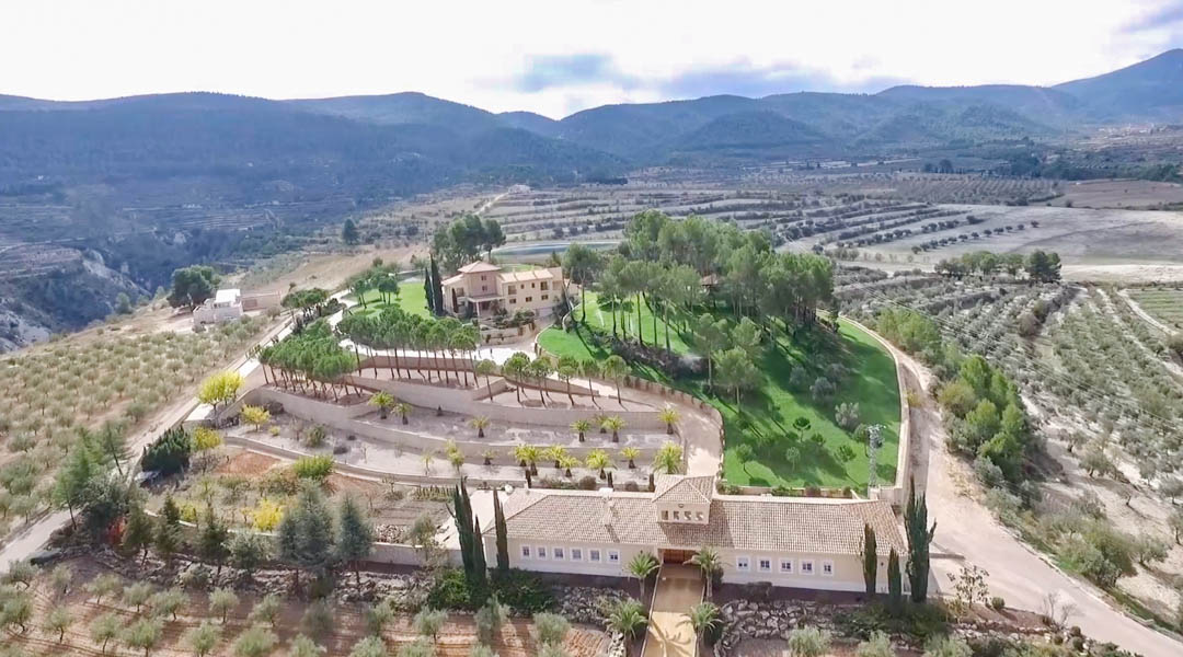 Espectacular finca con villa y casa de invitados en Penáguila