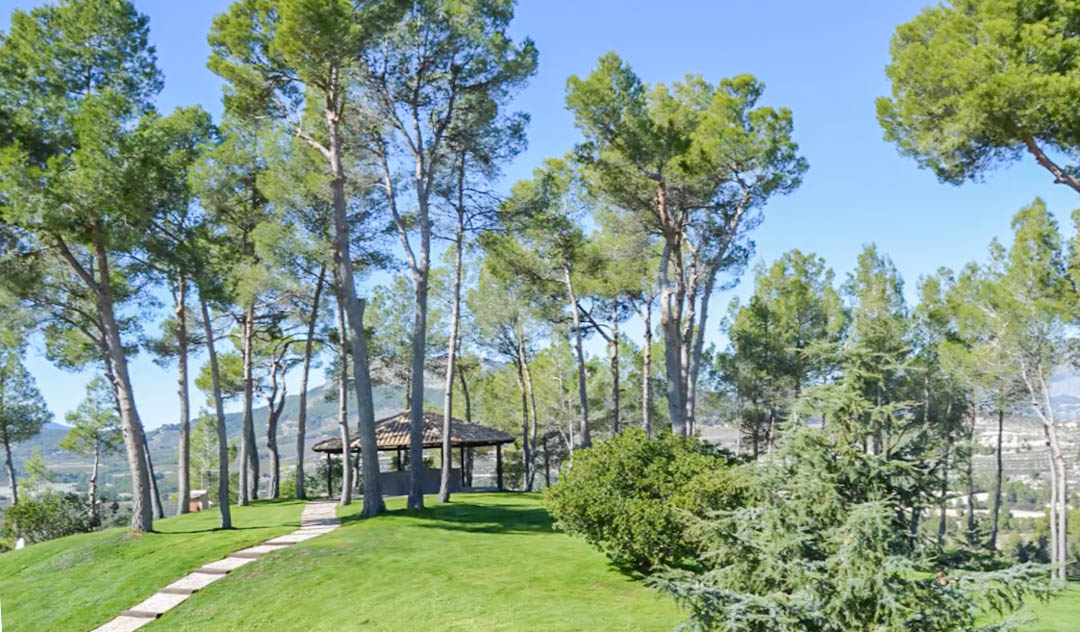 Espectacular finca con villa y casa de invitados en Penáguila