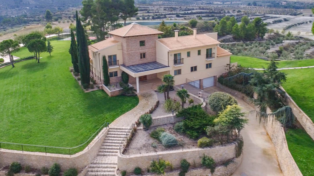 Espectacular finca con villa y casa de invitados en Penáguila