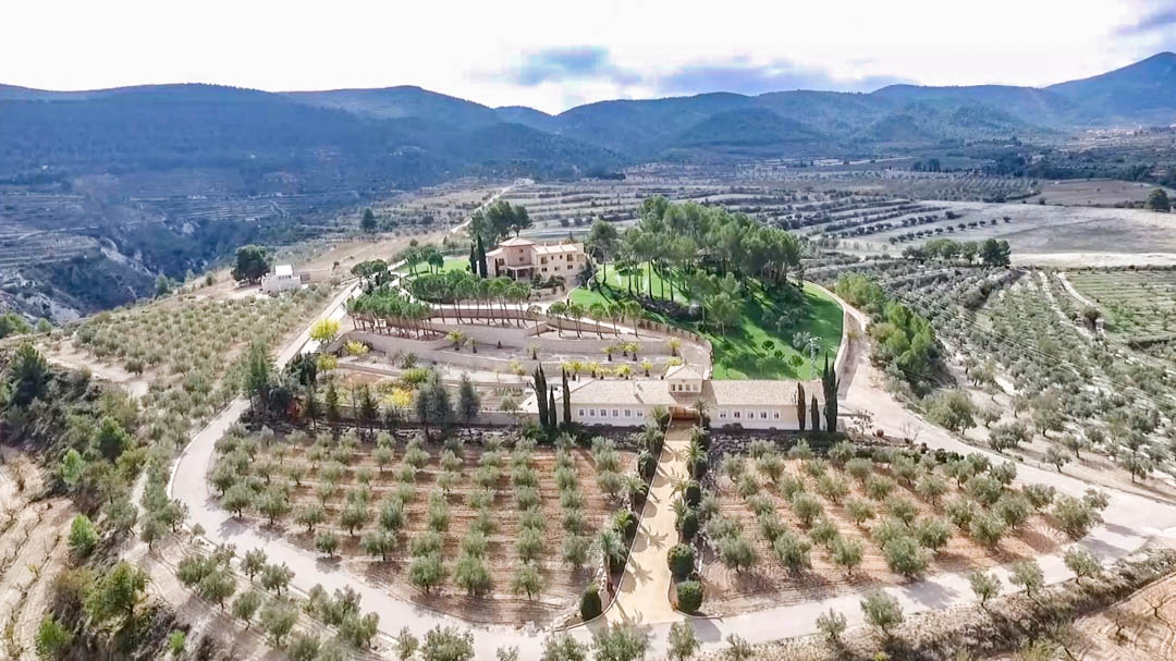 Espectacular finca con villa y casa de invitados en Penáguila