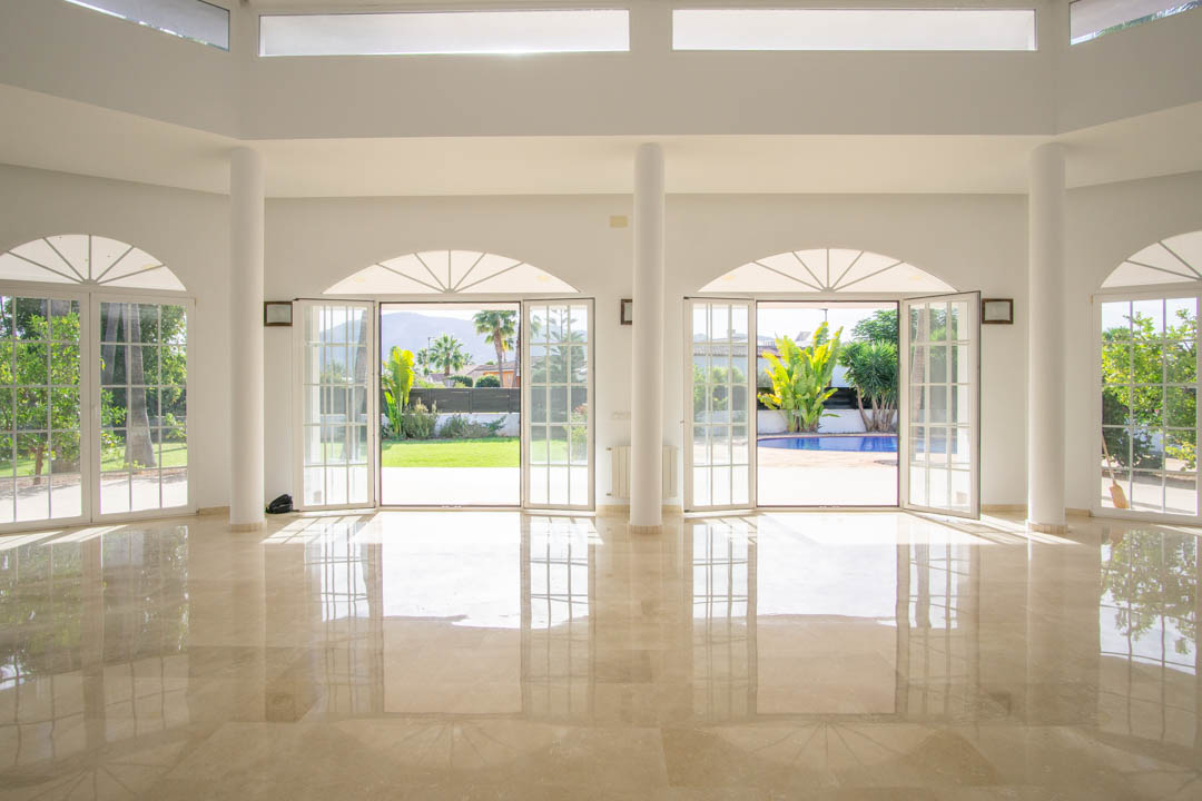 Villa de estilo colonial con piscina privada en L'Alfàs del Pi