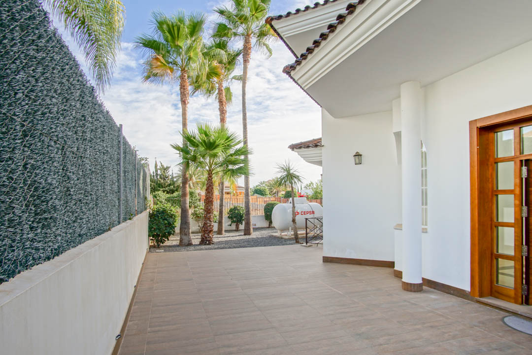 Villa de estilo colonial con piscina privada en L'Alfàs del Pi