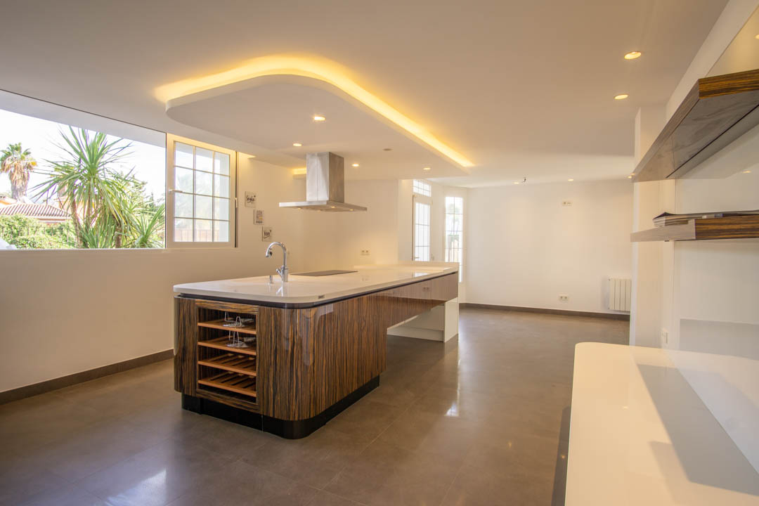 Villa de estilo colonial con piscina privada en L'Alfàs del Pi