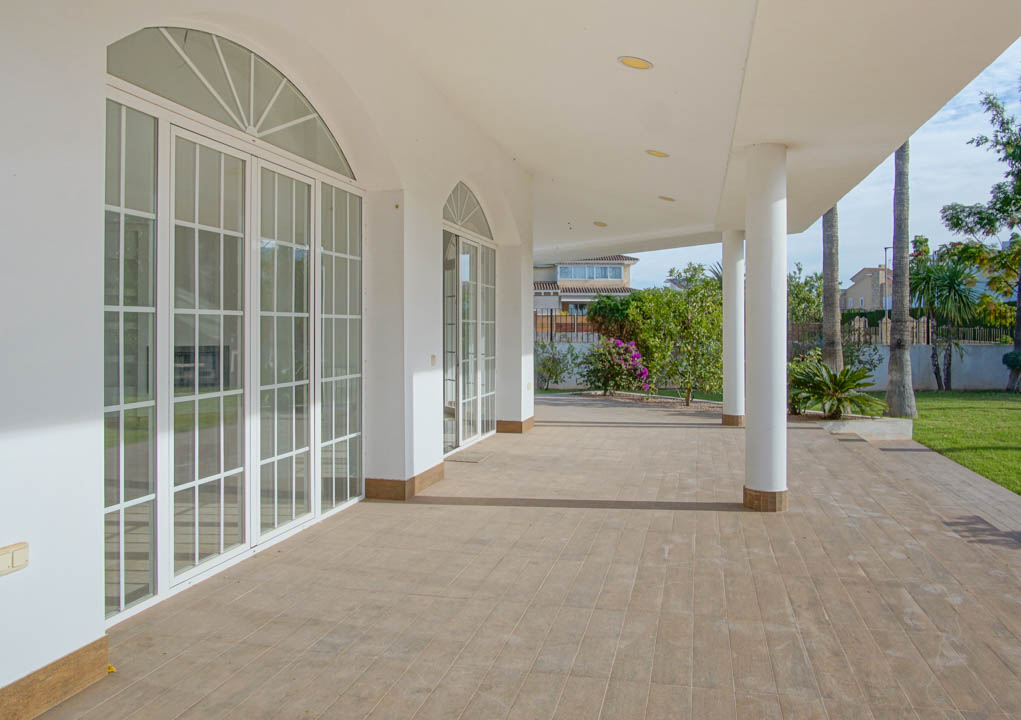 Villa de estilo colonial con piscina privada en L'Alfàs del Pi