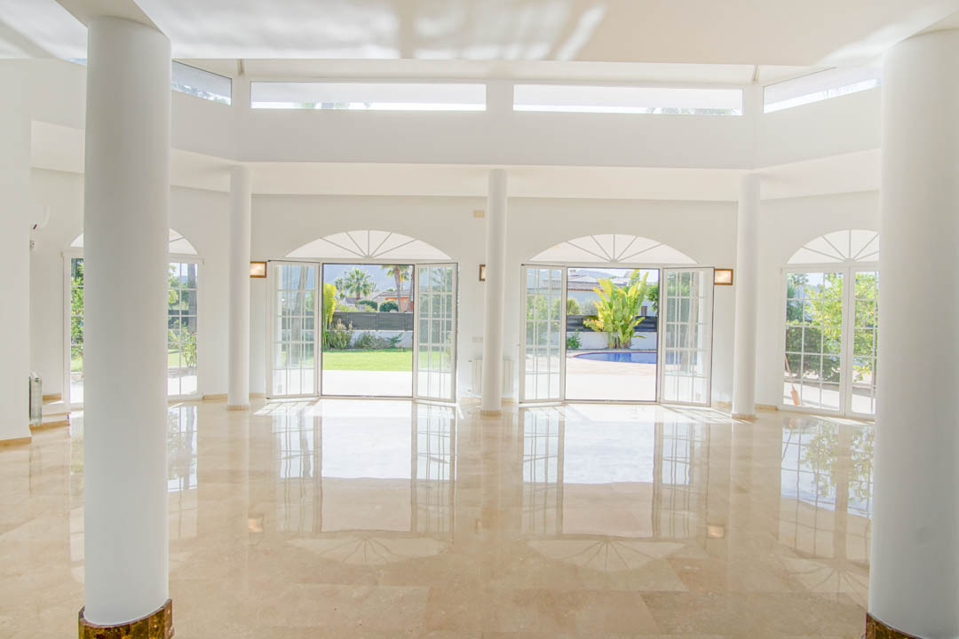 Villa de estilo colonial con piscina privada en L'Alfàs del Pi