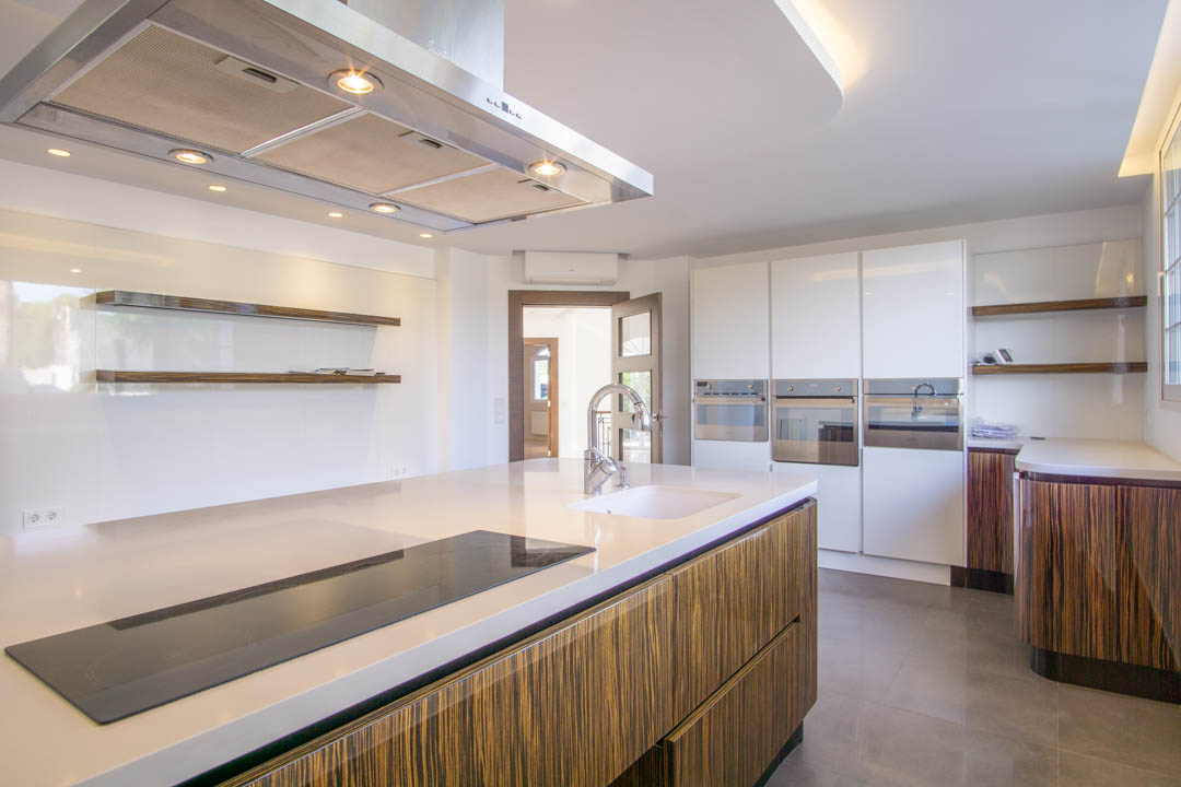 Villa de estilo colonial con piscina privada en L'Alfàs del Pi