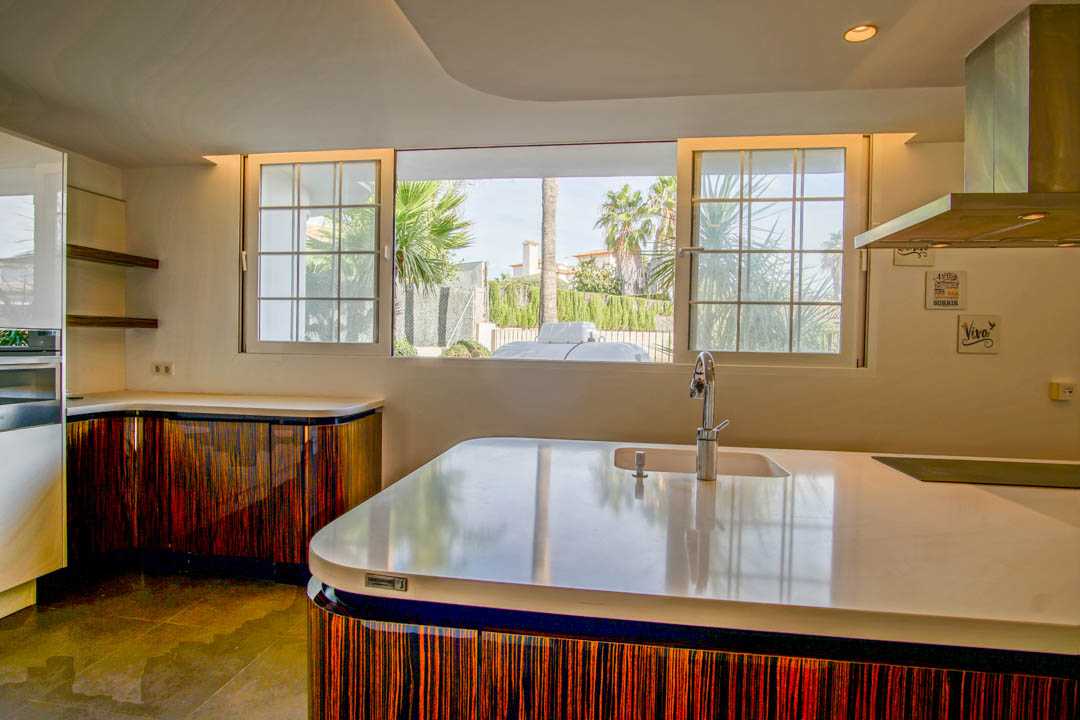 Villa de estilo colonial con piscina privada en L'Alfàs del Pi