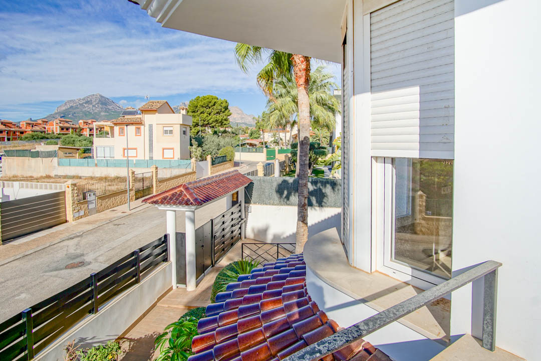 Villa de estilo colonial con piscina privada en L'Alfàs del Pi