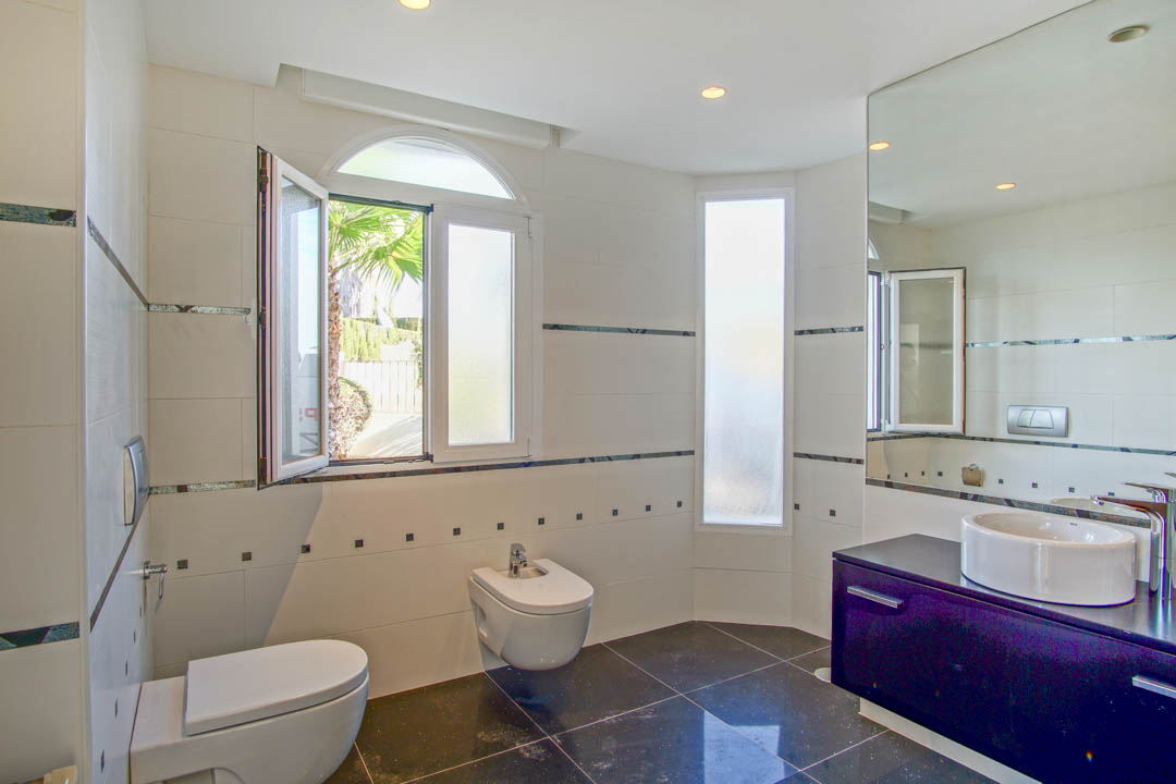 Villa de estilo colonial con piscina privada en L'Alfàs del Pi