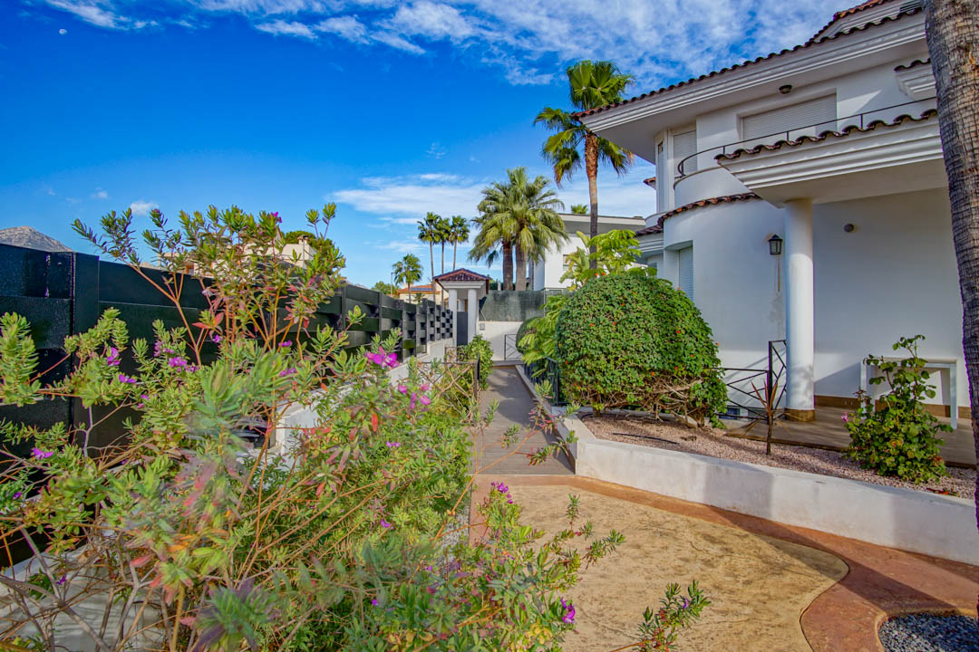 Villa de estilo colonial con piscina privada en L'Alfàs del Pi