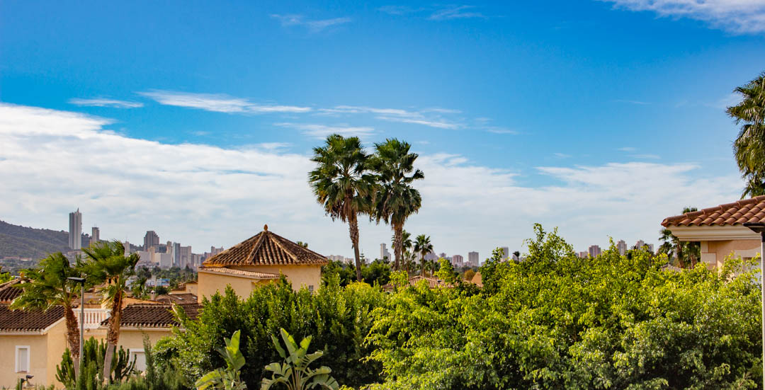 Villa de estilo colonial con piscina privada en L'Alfàs del Pi