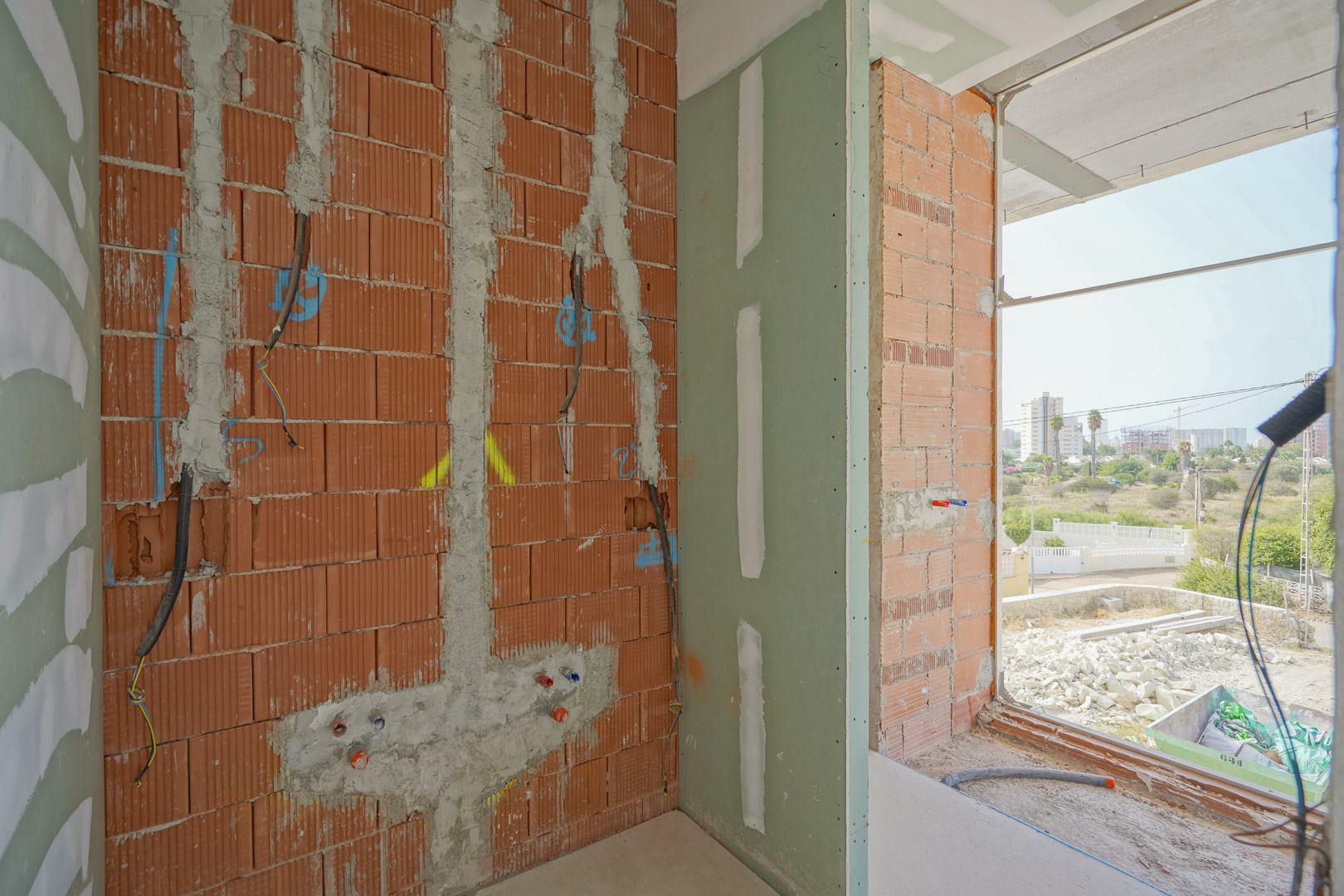 Villa de obra nueva en Calpe, Partida La Merced con piscina