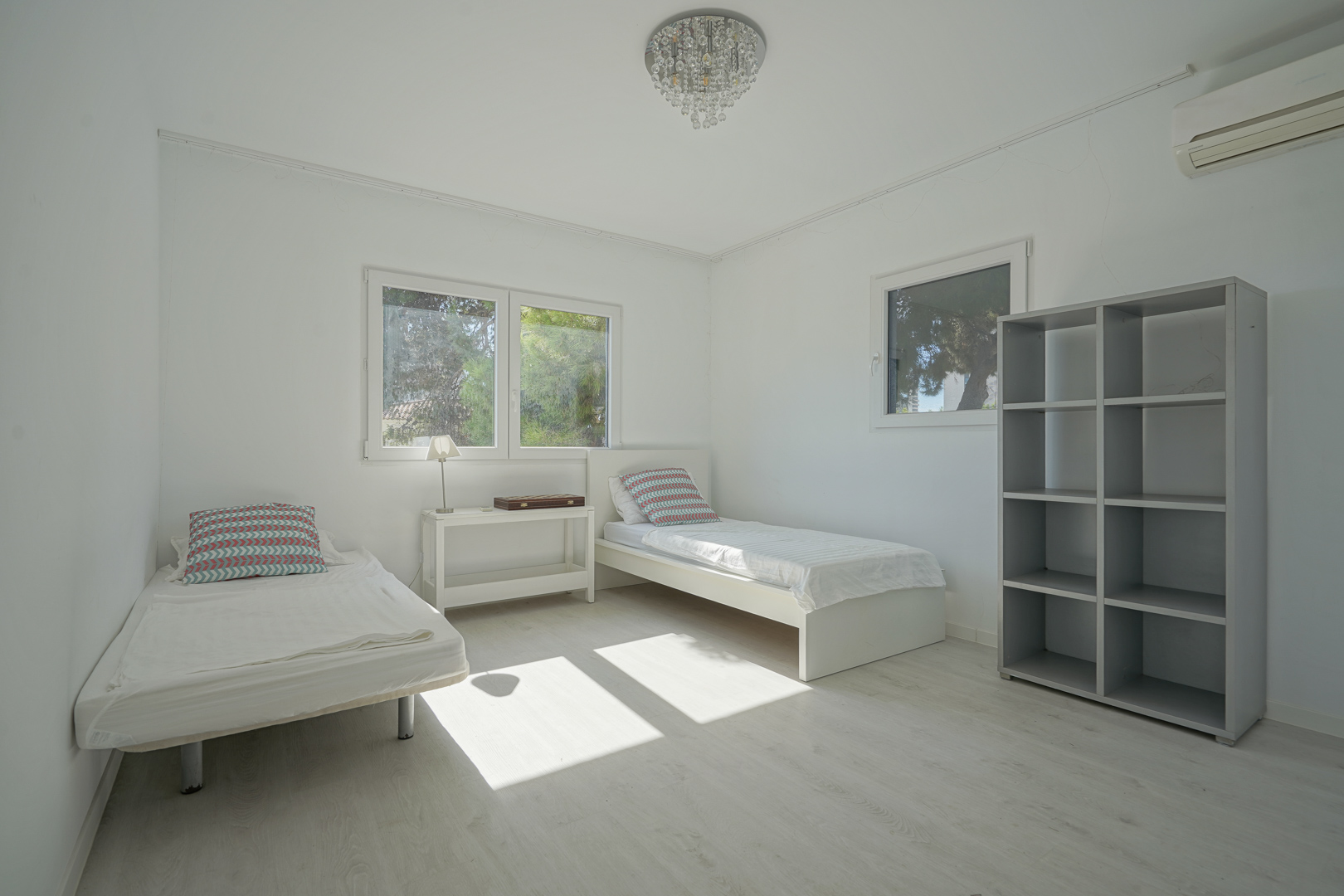 Villa renovada en Calpe con casa de invitados y vistas al mar