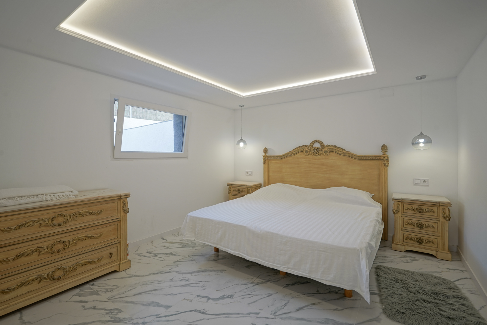 Villa renovada en Calpe con casa de invitados y vistas al mar