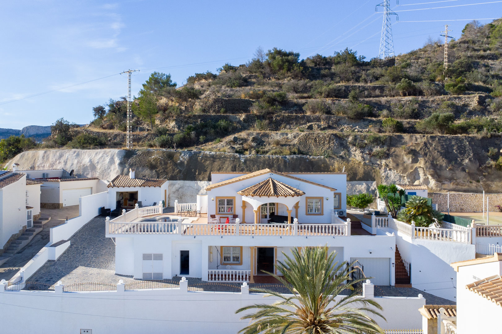 Villa con apartamento de invitados y vistas al mar en Partida Cucarres, Calpe