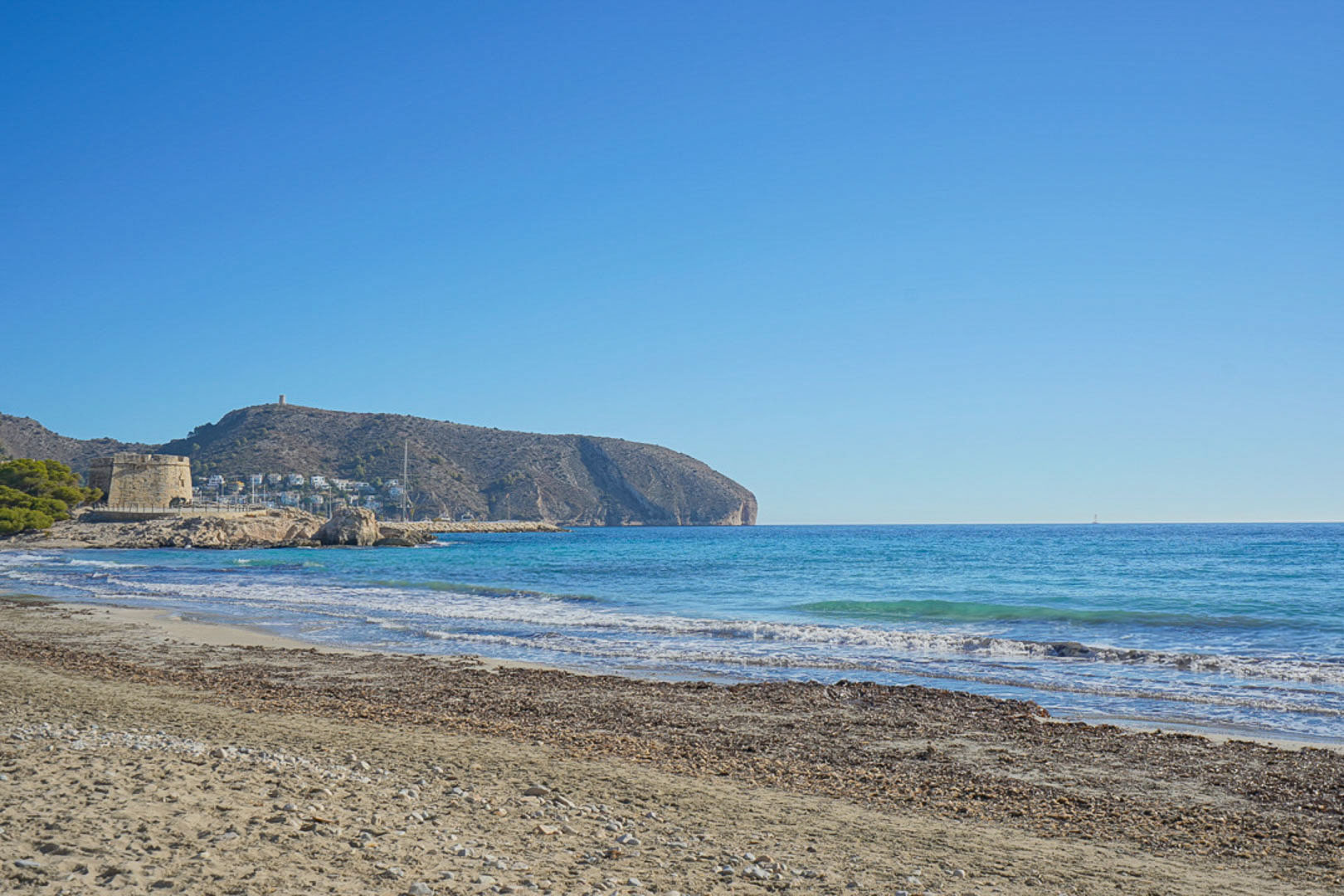 Parcela de esquina en Moraira con potencial de vistas al mar