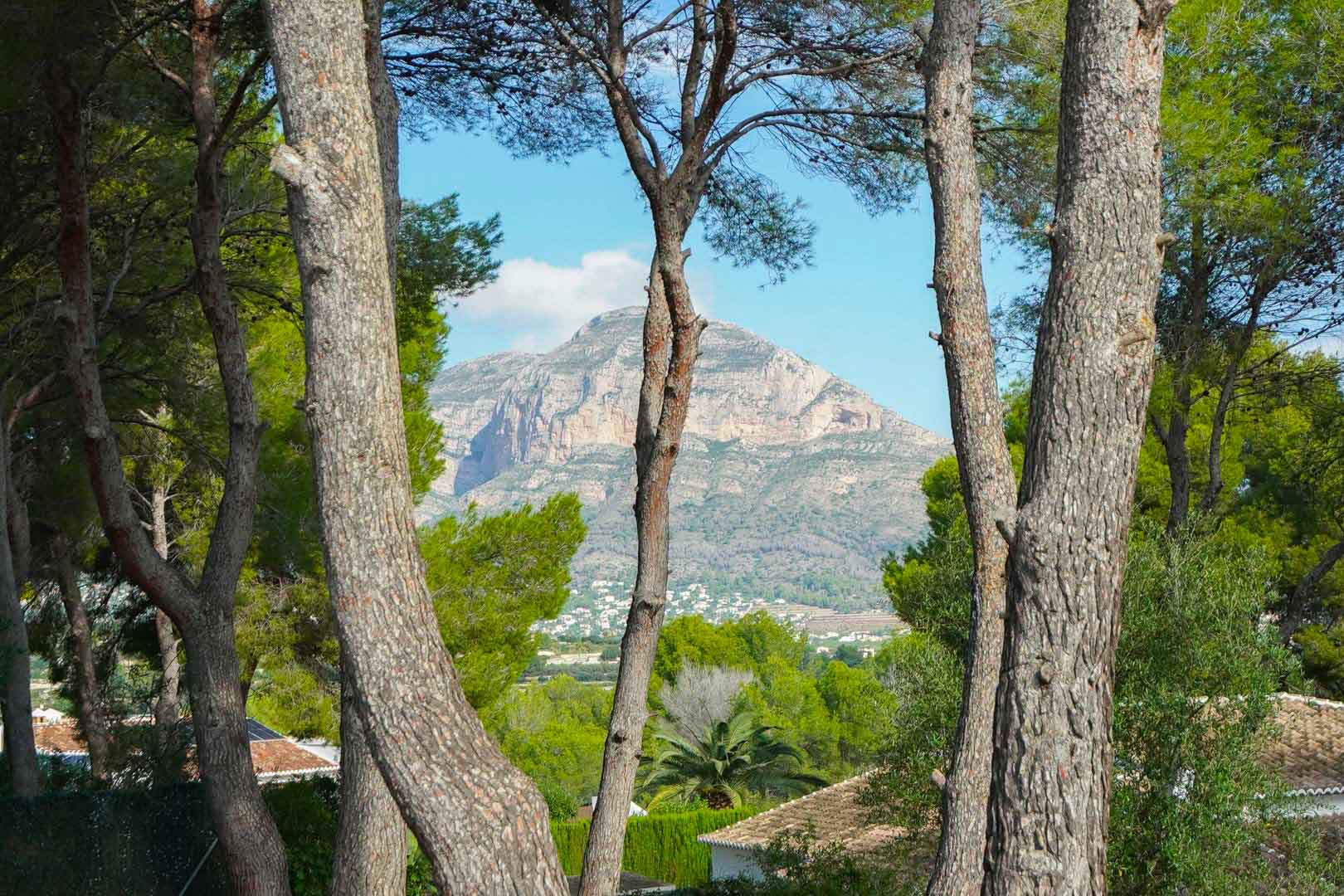 Parcela en venta en La Lluca, Jávea con vistas a la montaña